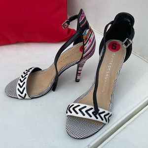 Chinese Laundry open toe heels size 6 multicolour